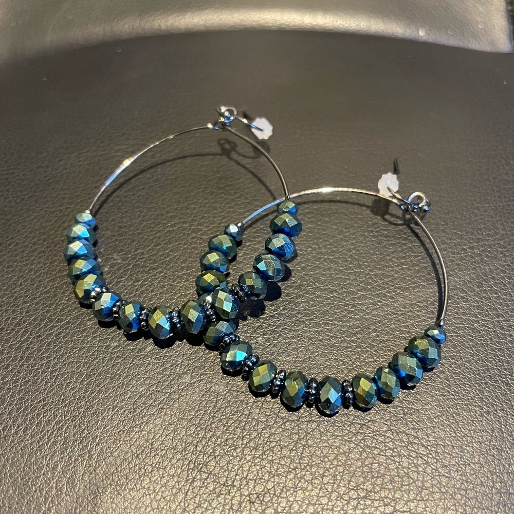 *NEW W/ BOX* Niquea.D Iridescent Jewel Earrings